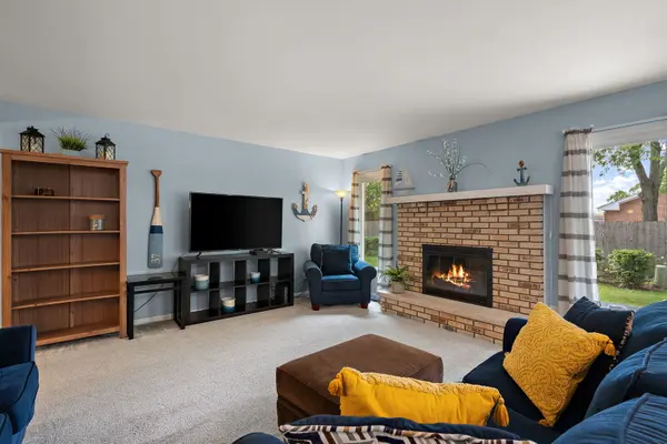 7617 W 158th CT, Orland Park, IL 60462