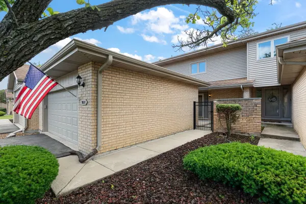 7617 W 158th CT, Orland Park, IL 60462