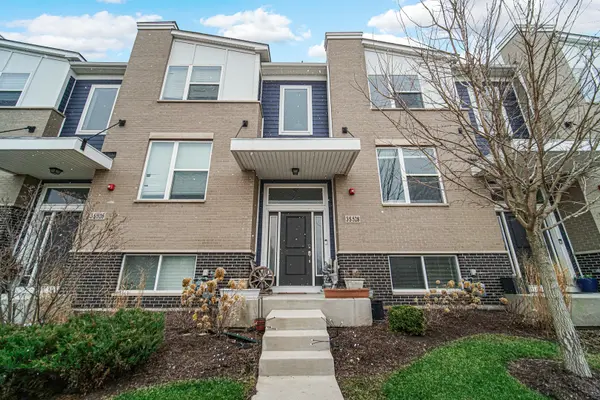 3S528 Cambridge CT,  Warrenville,  IL 60555