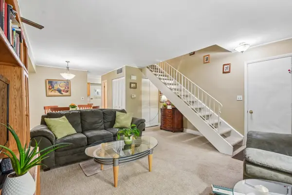 1435 Bear Flag DR, Hanover Park, IL 60133