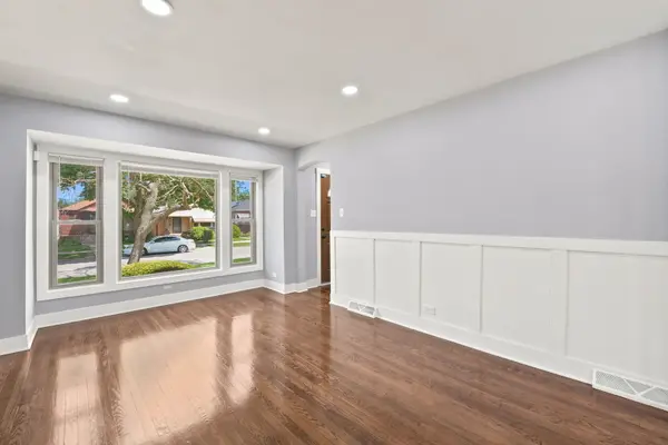 555 E 105th ST, Chicago, IL 60628