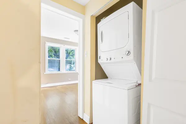1747 W Pratt BLVD #1, Chicago, IL 60626