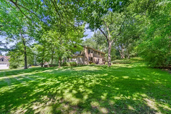 43W975 Nottingham DR, Elburn, IL 60119