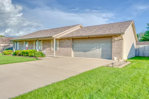 2213 Darren DR, Marion, IL 62959