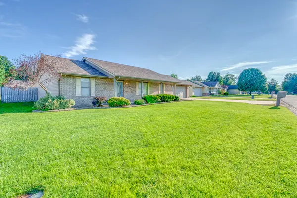 2213 Darren DR, Marion, IL 62959