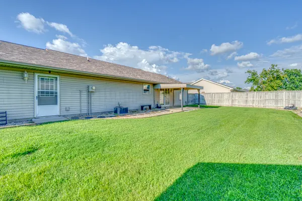 2213 Darren DR, Marion, IL 62959