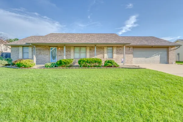 2213 Darren DR, Marion, IL 62959