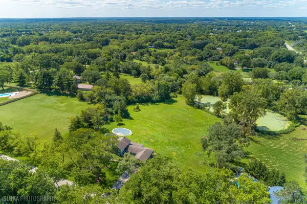 22406 N Bertha LN, Barrington, IL 60010