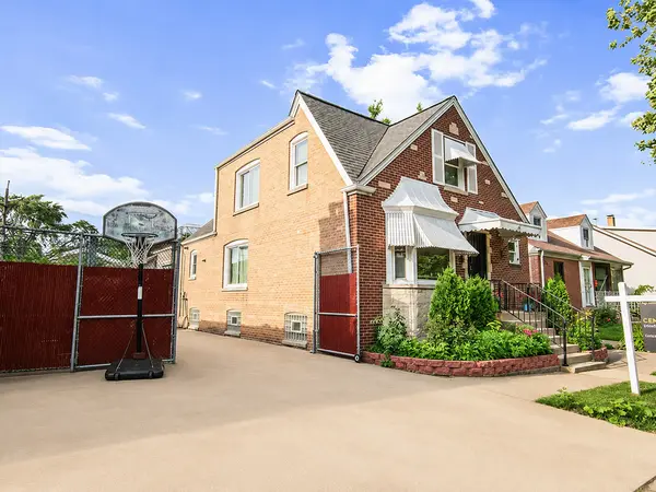 6952 W Summerdale AVE, Chicago, IL 60656