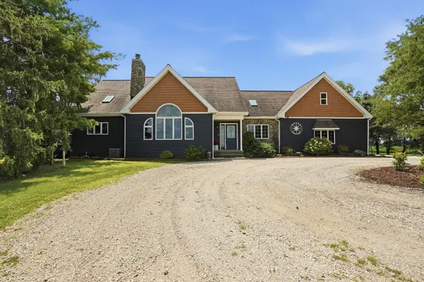 1737 E 1700 North RD, Watseka, IL 60970