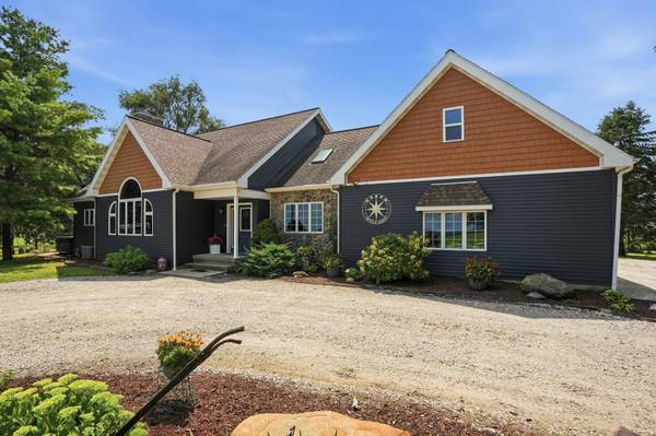1737 E 1700 North RD, Watseka, IL 60970