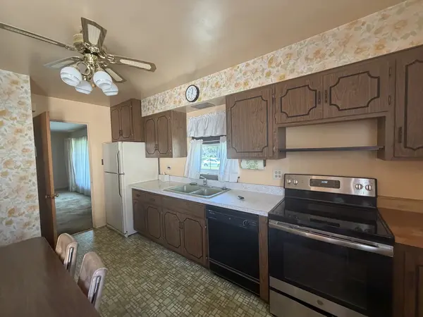 225 N 2nd AVE, Villa Park, IL 60181
