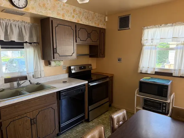 225 N 2nd AVE, Villa Park, IL 60181