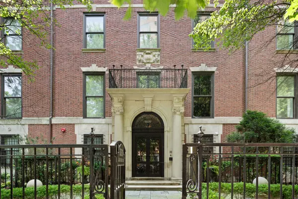 3030 N Lake Shore DR #202, Chicago, IL 60657
