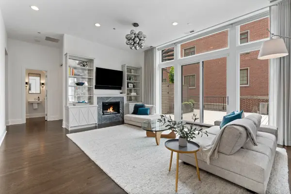 3030 N Lake Shore DR #202, Chicago, IL 60657