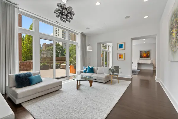 3030 N Lake Shore DR #202, Chicago, IL 60657