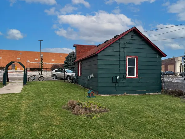 3937 & 3939 Main ST, Mchenry, IL 60050