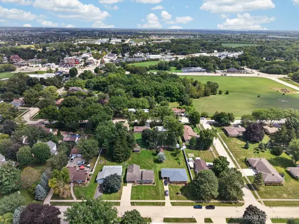 11112 Sunset LN, Huntley, IL 60142