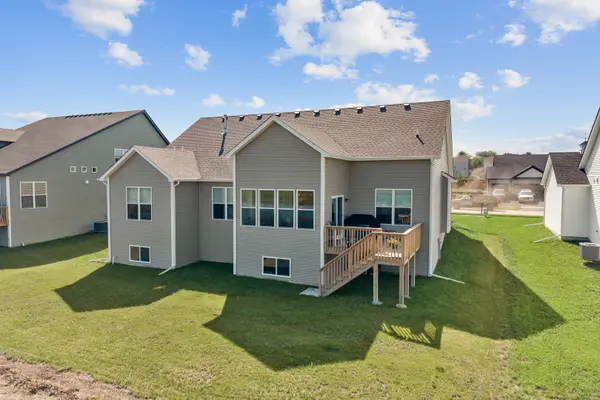 633 Houtz CIR, Elburn, IL 60119