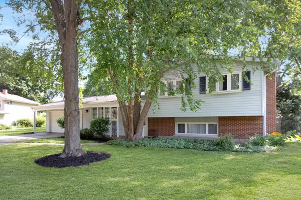 777 Dover CT, Crystal Lake, IL 60014