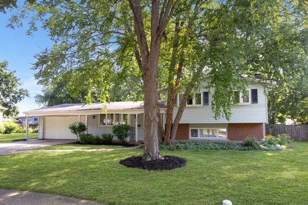 777 Dover CT, Crystal Lake, IL 60014