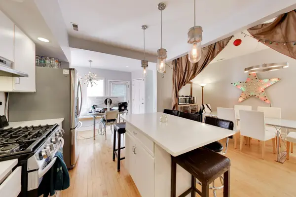 3307 N Oakley AVE, Chicago, IL 60618