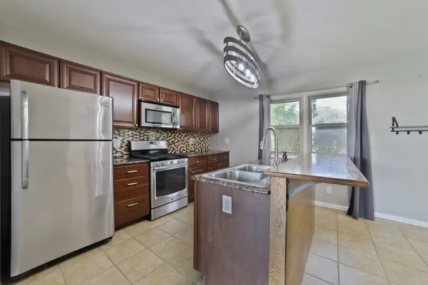 1104 Jasper DR, Mchenry, IL 60051
