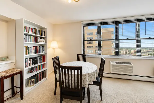 6325 N Sheridan RD #2106, Chicago, IL 60660