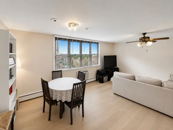 6325 N Sheridan RD #2106, Chicago, IL 60660