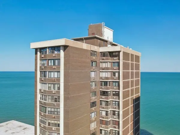6325 N Sheridan RD #2106, Chicago, IL 60660