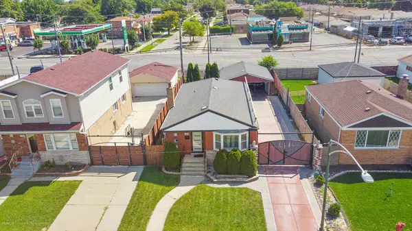 8201 S KOMENSKY AVE, Chicago, IL 60652