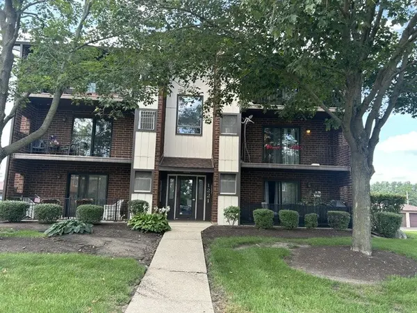 1221 Chalet RD #200, Naperville, IL 60563
