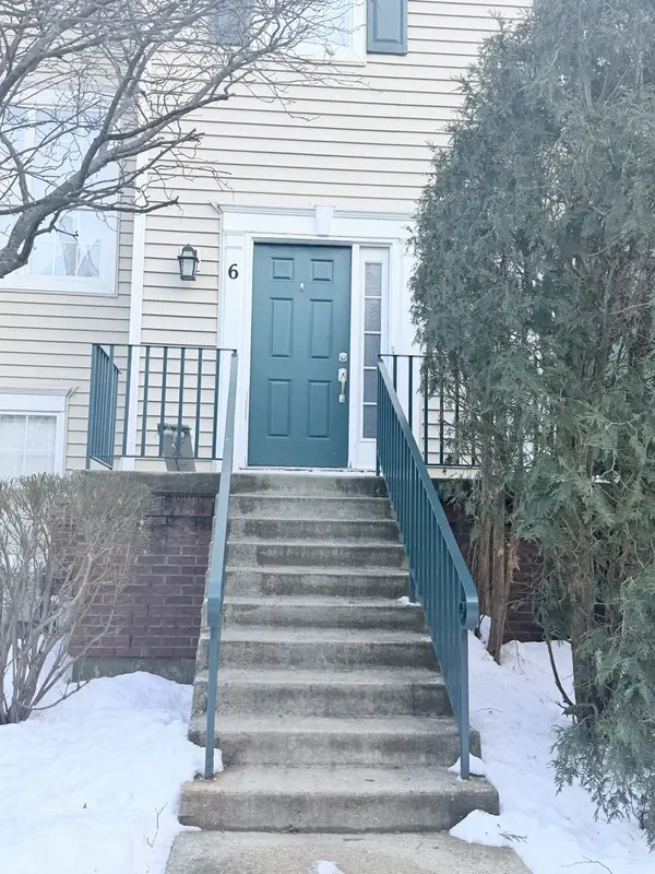 1126 Village Center Pkwy #6, Aurora, IL 60506