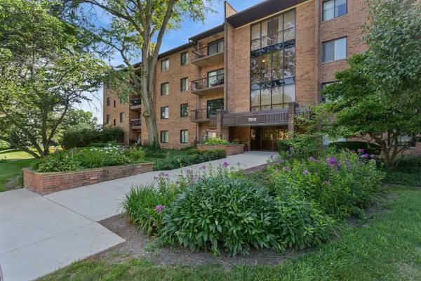7510 Farmingdale DR #210, Darien, IL 60561