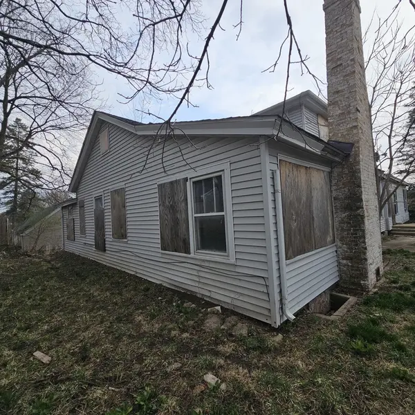 212 S Tryon ST, Woodstock, IL 60098