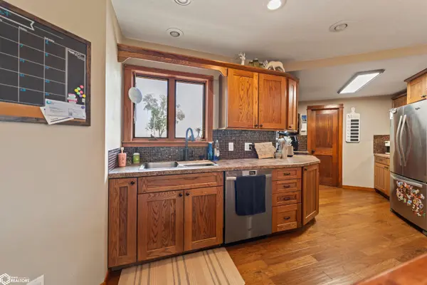 2764 D AVE, Garwin, IA 50632