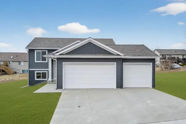 6151 Cody LN NW, Rochester, MN 55901