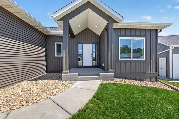 6128 Cody LN NW, Rochester, MN 55901