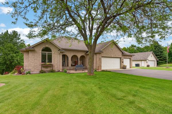 25710 Oakman AVE, Lindstrom, MN 55045