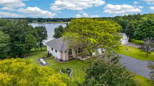 25710 Oakman AVE, Lindstrom, MN 55045
