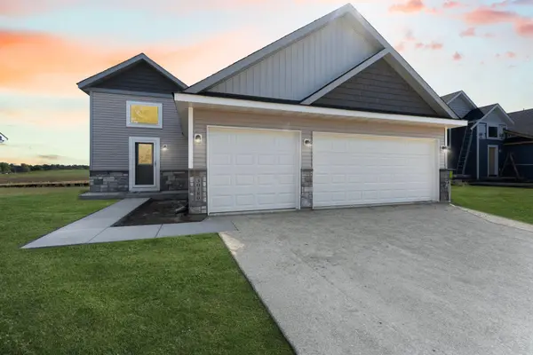 569 Sienna DR, Watertown, MN 55388