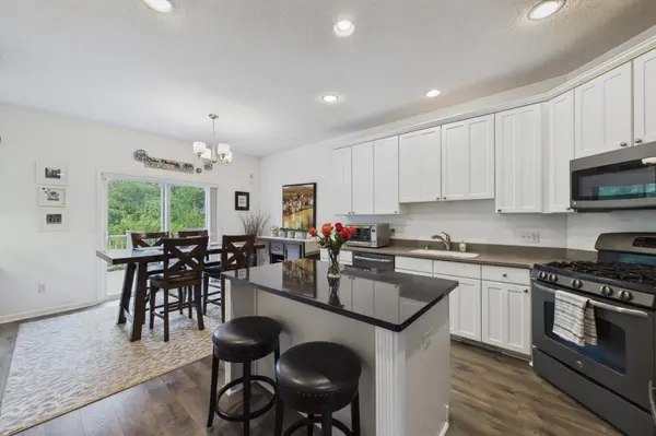9728 Belmont LN, Eden Prairie, MN 55347