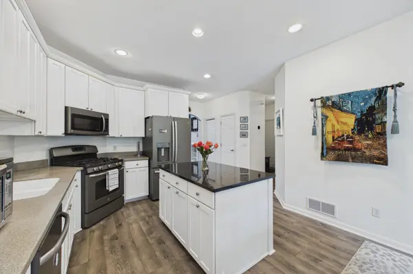 9728 Belmont LN, Eden Prairie, MN 55347