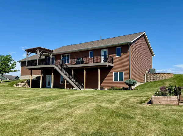 1798 Tiger Ridge DR, Albert Lea, MN 56007