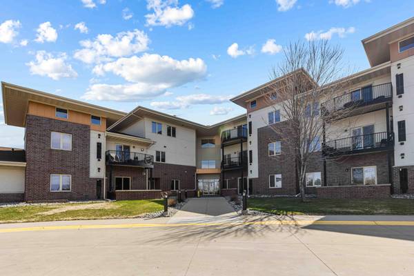 3200 11th ST S #220, Fargo, ND 58104