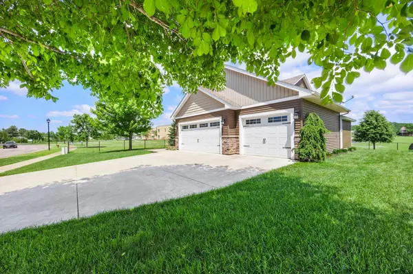 10 8th AVE SE, Isanti, MN 55040