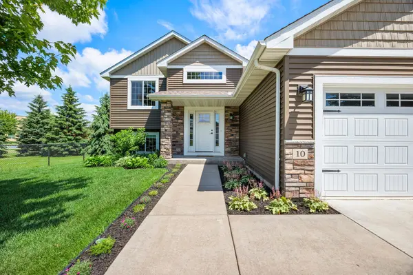 10 8th AVE SE, Isanti, MN 55040