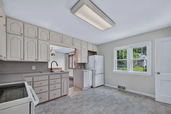 325 South ST W, Caledonia, MN 55921