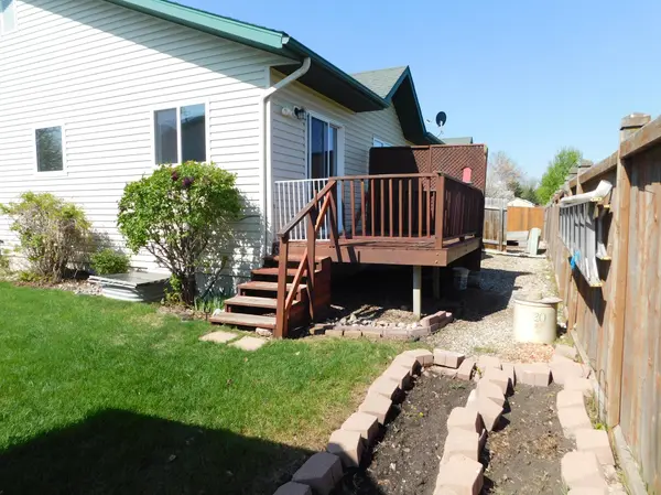 840 Lakeridge PL, West Fargo, ND 58078
