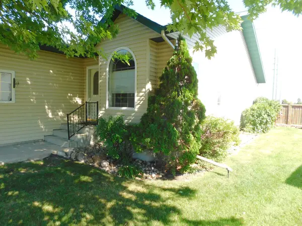 840 Lakeridge PL, West Fargo, ND 58078